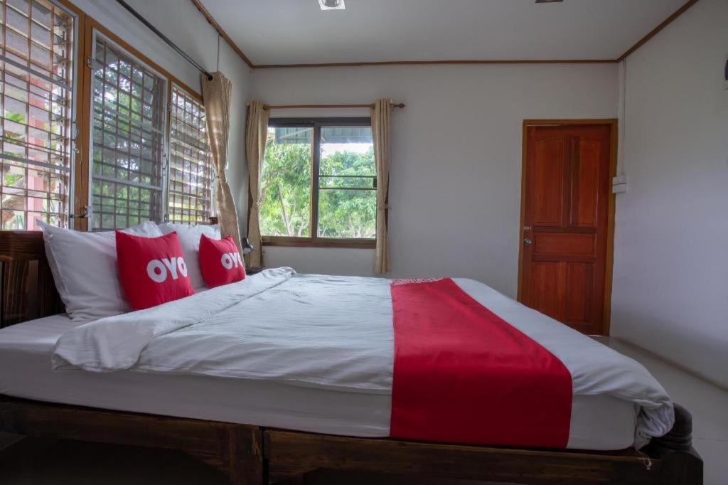 Oyo 909 Guiding Star Resort Chiang Mai Buitenkant foto