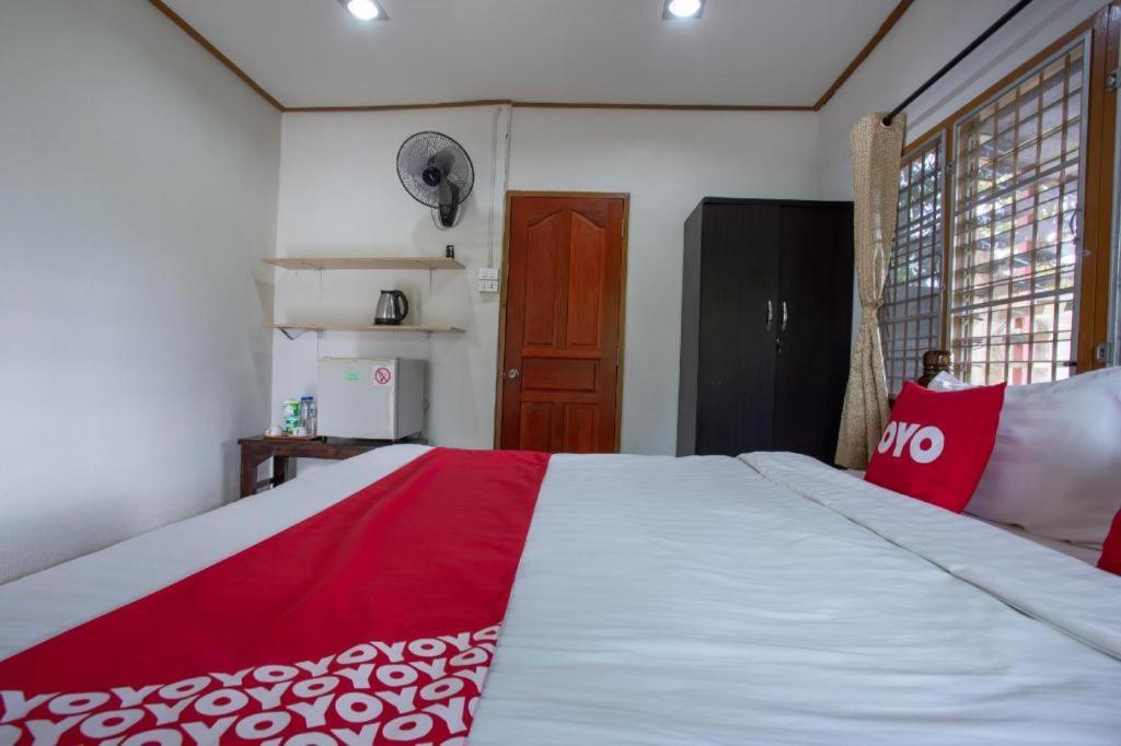 Oyo 909 Guiding Star Resort Chiang Mai Buitenkant foto