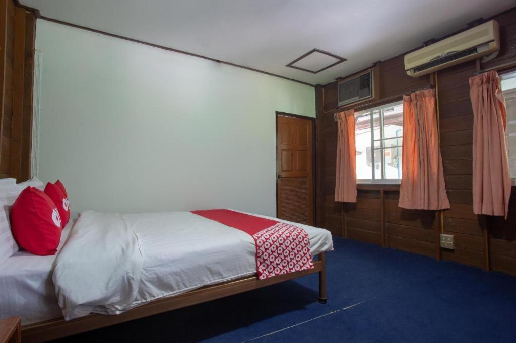Oyo 909 Guiding Star Resort Chiang Mai Buitenkant foto